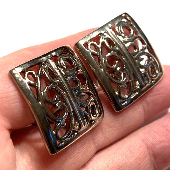 Vintage Clip On Earrings Silvertone Filigree Style Squares Mod 1980's Boss Lady - Picture 3 of 7